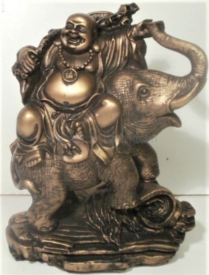 Happy Buddha Og Mange Andre Figurer Kik Ind